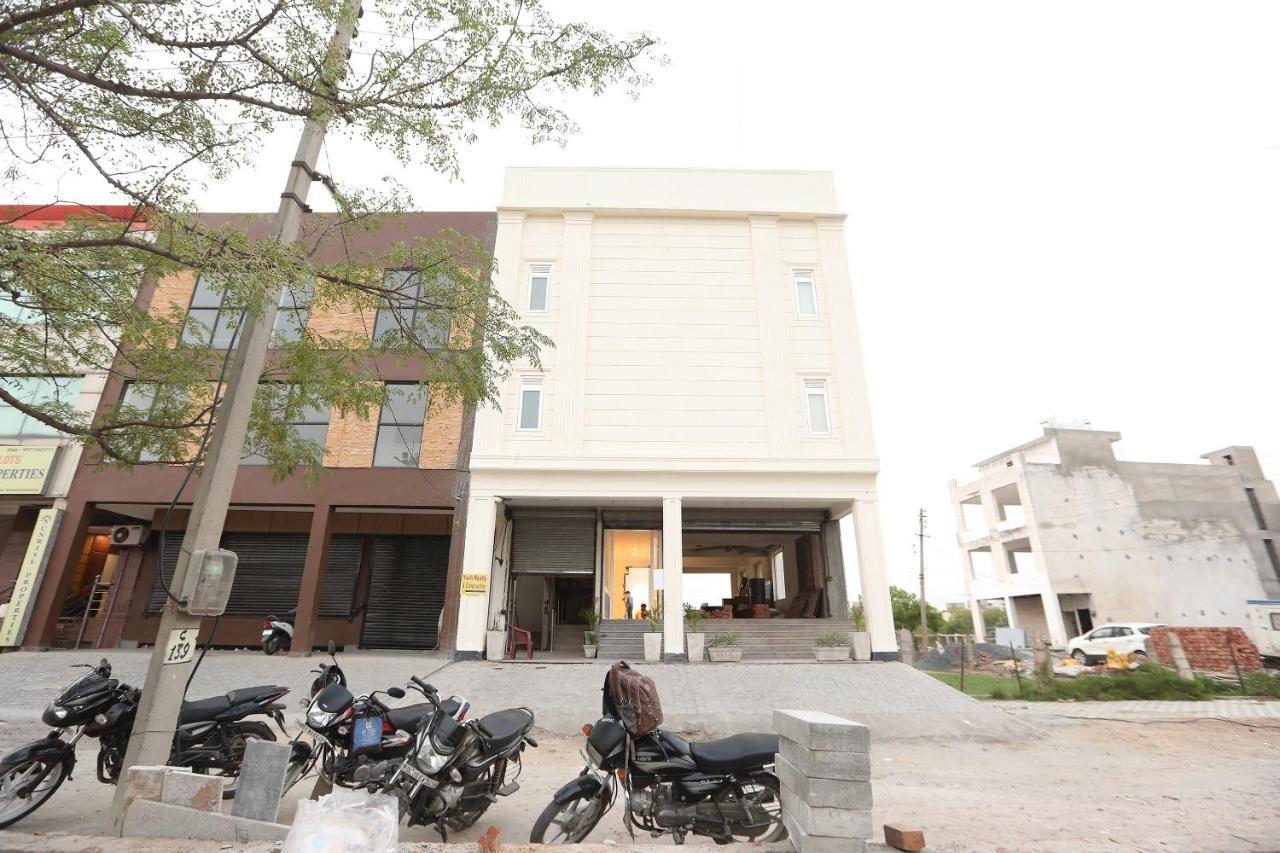 Oyo 43009 The Palm Green Hotel Indraprastha Exterior photo
